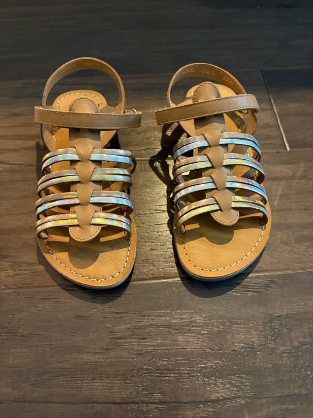Éram Girls Iridescent Leather Multi-Strap Sandals | EU 34 / US 2.5–3
